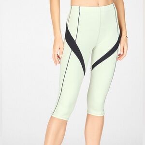 Fabletics high waited pureluxe contour ultra crop Leggings NWT Size M Medium
